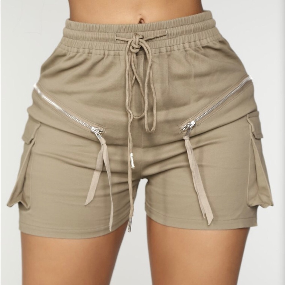 Fashion nova Charlie cargo shorts, Olive size XL